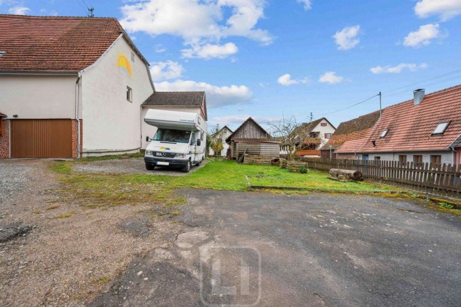 Stellplatzm�glichkeiten Zweifamilienhaus Ebhausen