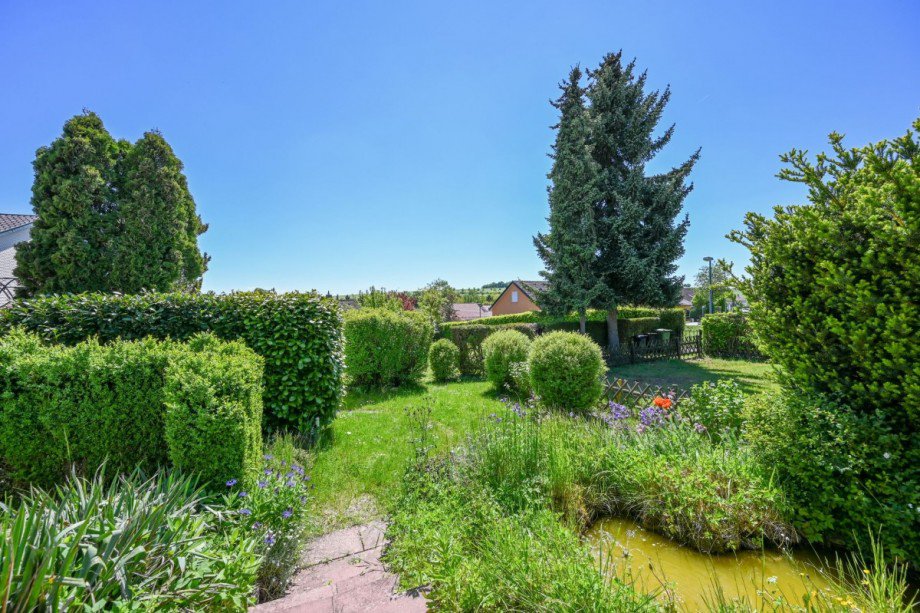 Garten mit kleinem Teich Bungalow Wildberg