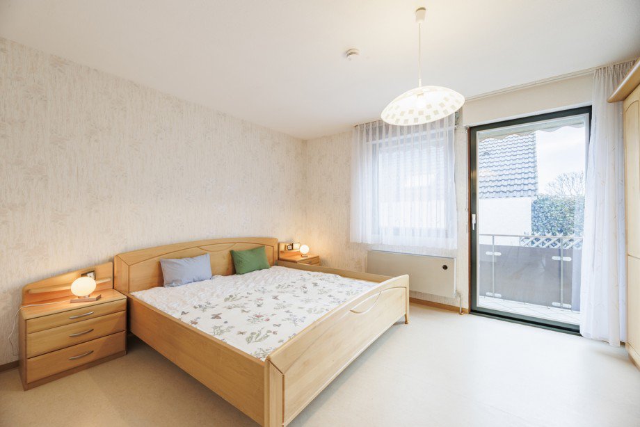 Ger�umiges Schlafzimmer... Einfamilienhaus Althengstett-Ottenbronn