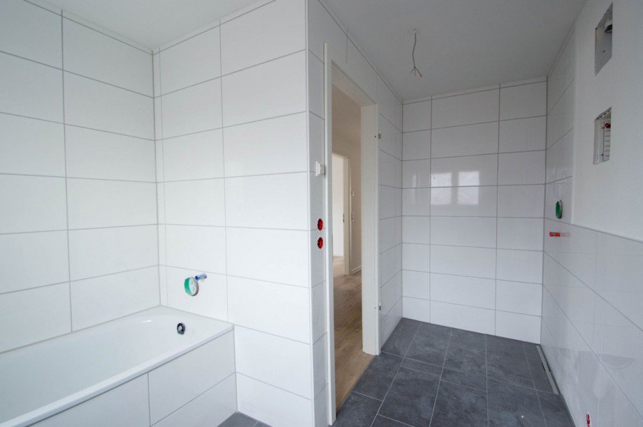 Bad mit bodentiefer Dusche,... Etagenwohnung Althengstett