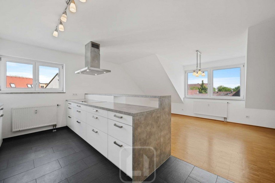 Schr�nke bieten viel Spielraum Dachgeschosswohnung Stuttgart