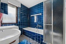 1. OG | Tageslicht-Badezimmer Wohnhaus mit 4 Einheiten | Eigennutzung, Familie & Vermietung kombinieren | Attraktive Lage
