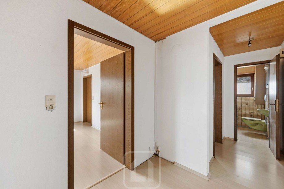 Eingangsbereich | Wohnzimmer | G�ste WC Mehrfamilienhaus B�blingen