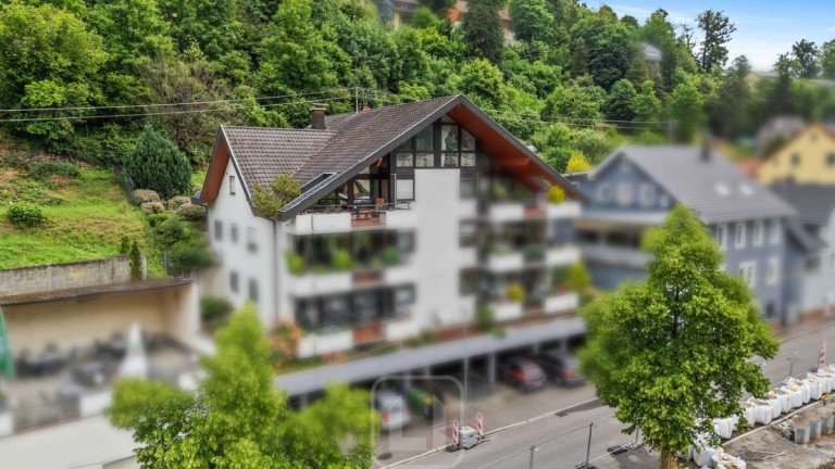 Au�enansicht Neuenb�rg Dachgeschosswohnung Stilvolle DG-Wohnung mit Galerie - Panorama auf die Enz | Garage | 116,30 m� Wohnfl�che