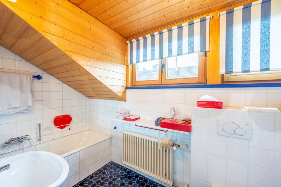 Badezimmer en Suite mit Heizung Einfamilienhaus Althengstett