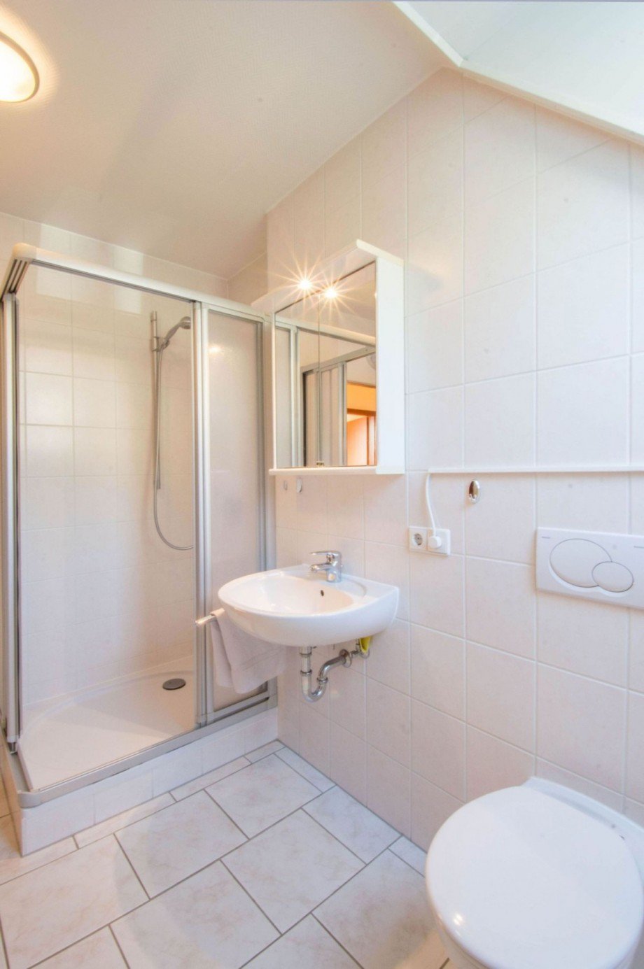 TGL-Bad mit Dusche DG Einfamilienhaus Calw