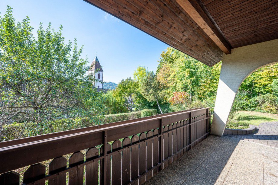 Gro�er �berdachter Balkon Einfamilienhaus Ebhausen