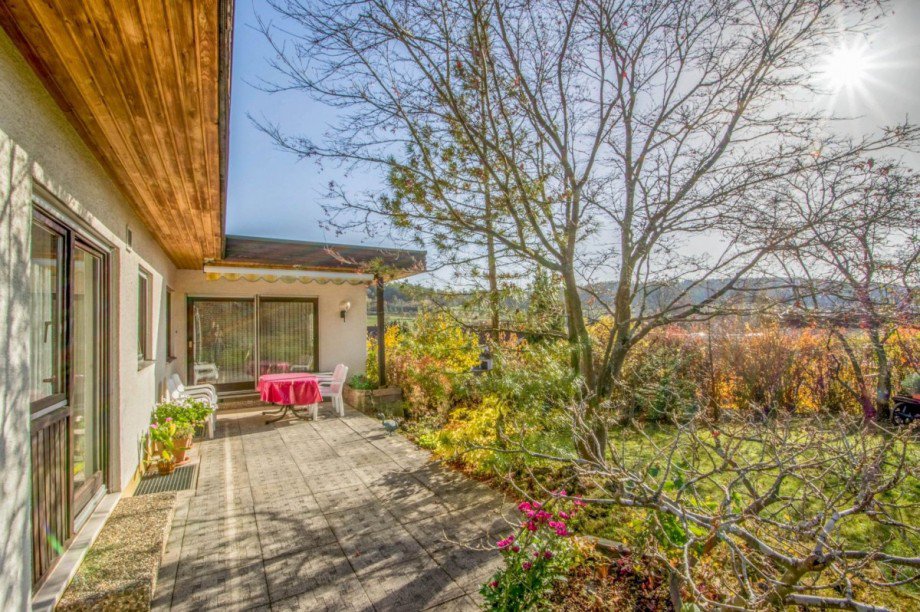 Terrasse mit zwei Zug�ngen... Einfamilienhaus Calw