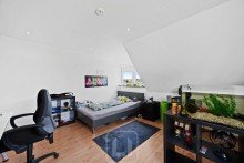 Schlafzimmer 2 / Homeoffice Modernisiertes Mehrgenerationenhaus mit ELW | 231 m� Wohnfl�che | 827 m� Grundst�ck