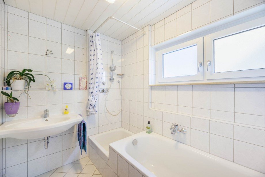 Tageslichtbad mit Dusche,... Etagenwohnung B�blingen