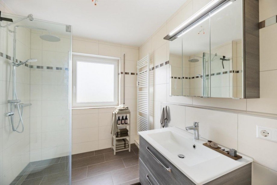 Badezimmer mit Waschbecken,... Etagenwohnung Nufringen