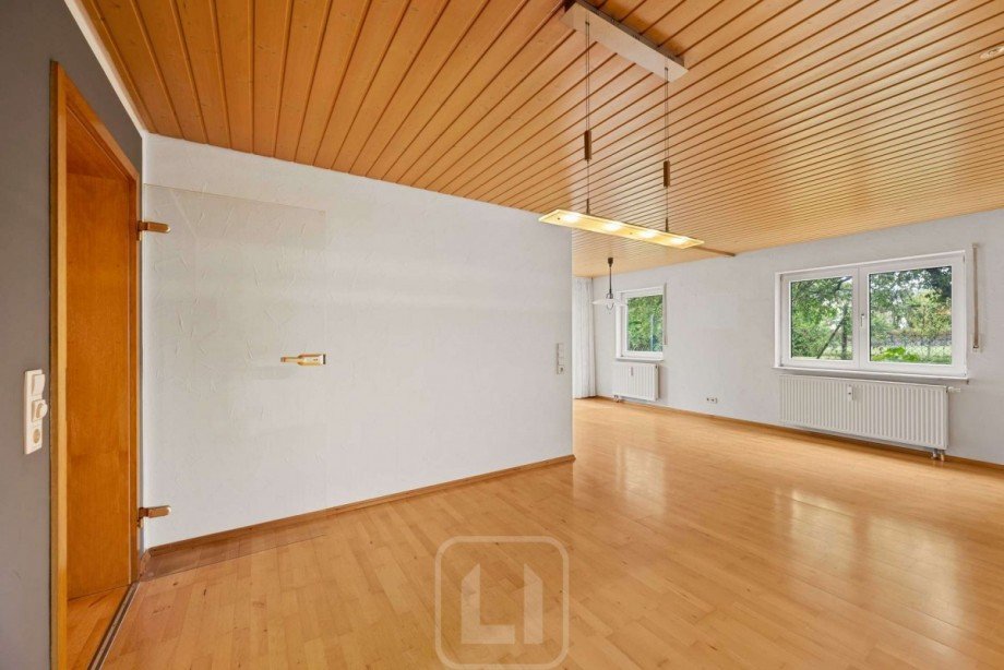 Gro�z�giger Wohnbereich Etagenwohnung Althengstett