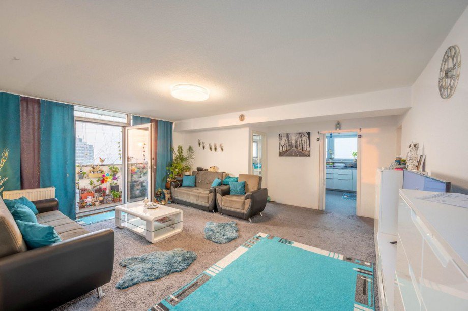 Wohnzimmer | Zugang Loggia Etagenwohnung Ludwigshafen am Rhein