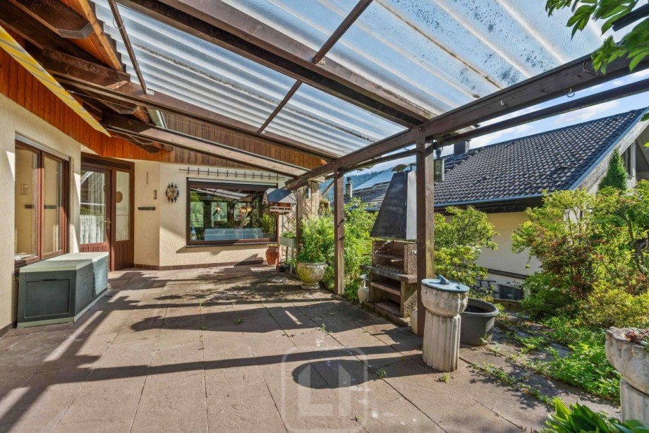 �berdachter Terrassenbereich Mehrfamilienhaus Bad Wildbad