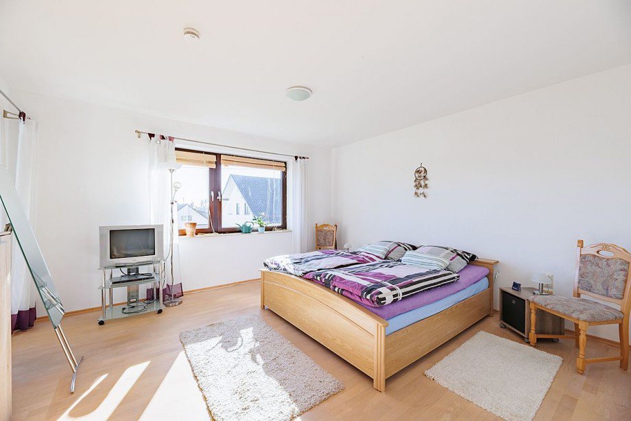 Helles Schlafzimmer Ansicht 1 Mehrfamilienhaus Wildberg-Sch�nbronn