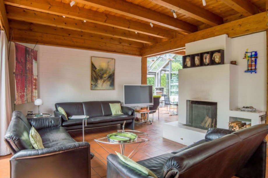 Wohnbereich mit offenem Kamin Einfamilienhaus Calw