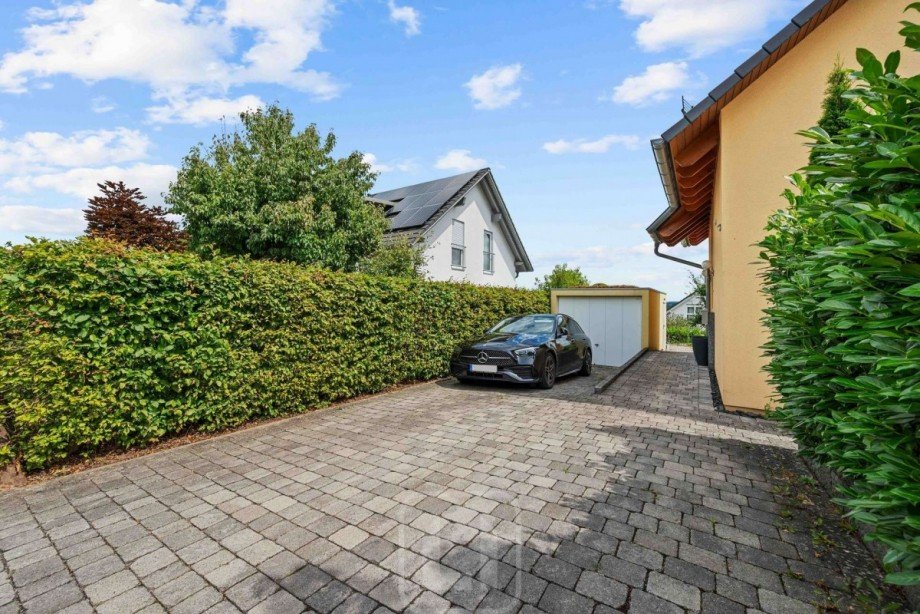 Stellplatz vor der Garage Einfamilienhaus Calw