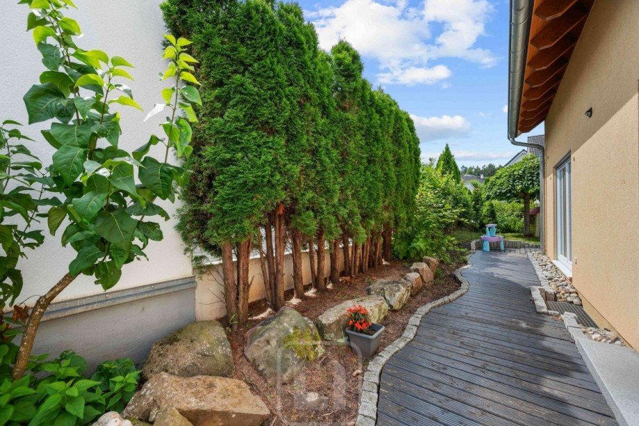 Liebevoll gepflegter Au�enbereich Einfamilienhaus Calw