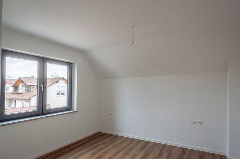 Schlafzimmer mit... Dachgeschosswohnung Althengstett