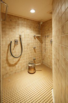 ...Wellness-Dusche Zweifamilienhaus mit sch�nem Grundst�ck | Sauna | Garten | Terrassen | Doppelgarage