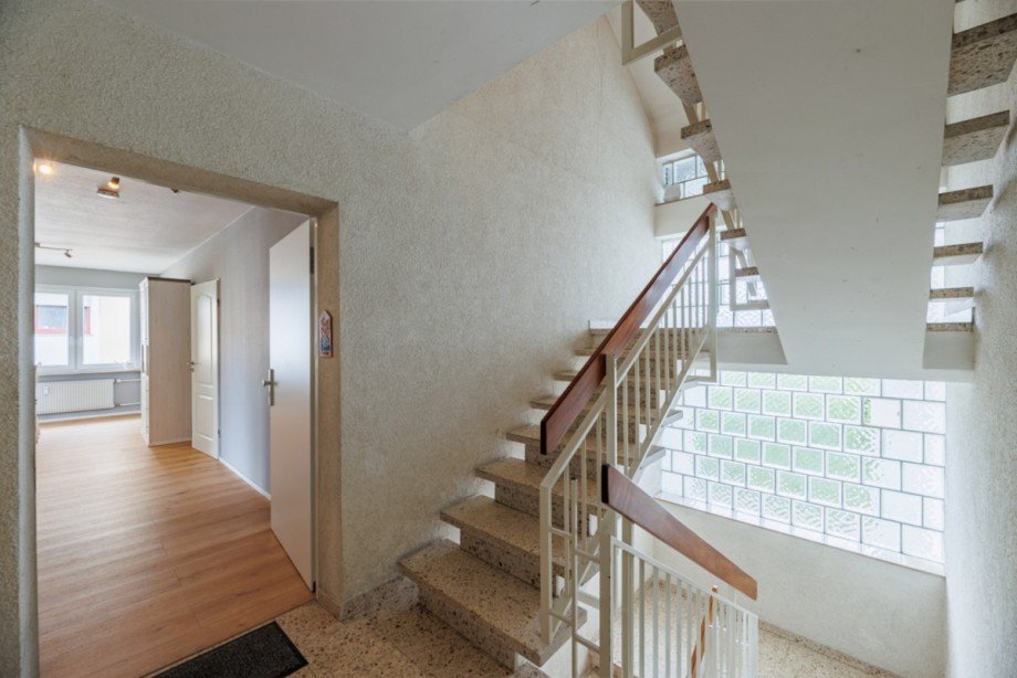 Treppenhaus | Wohnungseingang Etagenwohnung Nufringen