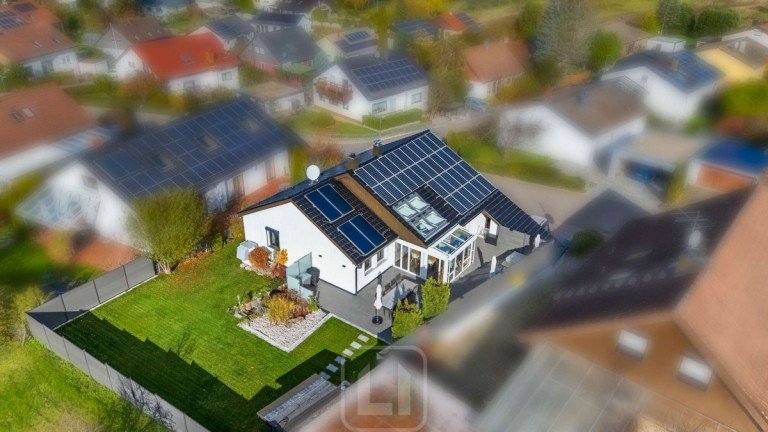 Luftaufnahme Tiefenbronn Einfamilienhaus Energieeffizient leben & flexibel wohnen | Traumgarten | Sauna | PV-Anlage | Einliegerpotenzial