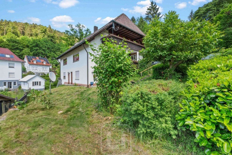 Idyllischer Garten Mehrfamilienhaus Calw