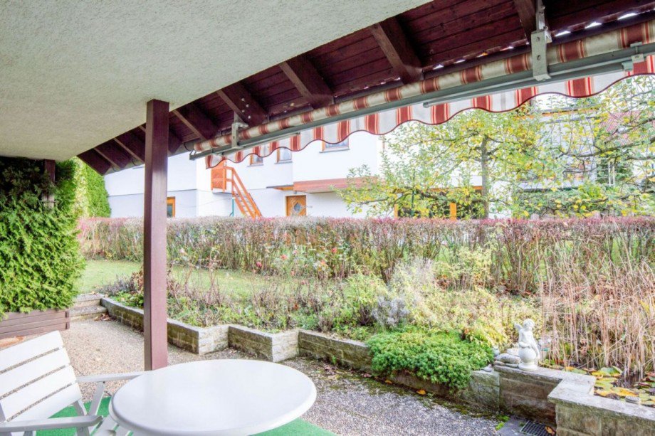 ...mit Zugang zur Terrasse Zweifamilienhaus Althengstett