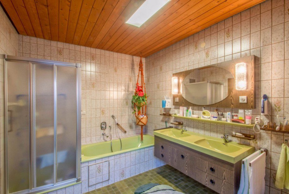 Tageslichtbad mit T�re zum... Einfamilienhaus Calw