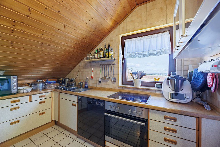 K�che mit Sp�le, Cerankochfeld, Sp�lmaschine und toller Aussicht Mehrfamilienhaus Wildberg-Sch�nbronn