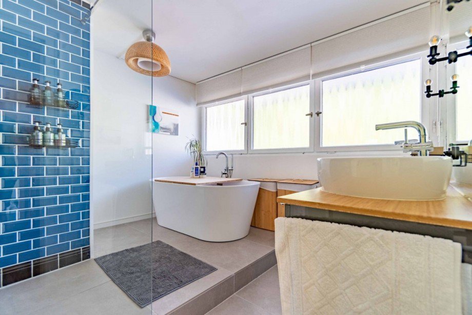 Modernes Tageslichtbad mit... Etagenwohnung Stuttgart