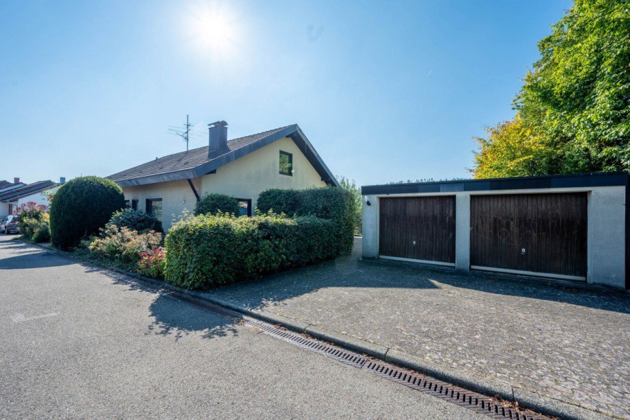 Doppelgarage | Zugang zur... Einfamilienhaus Ebhausen