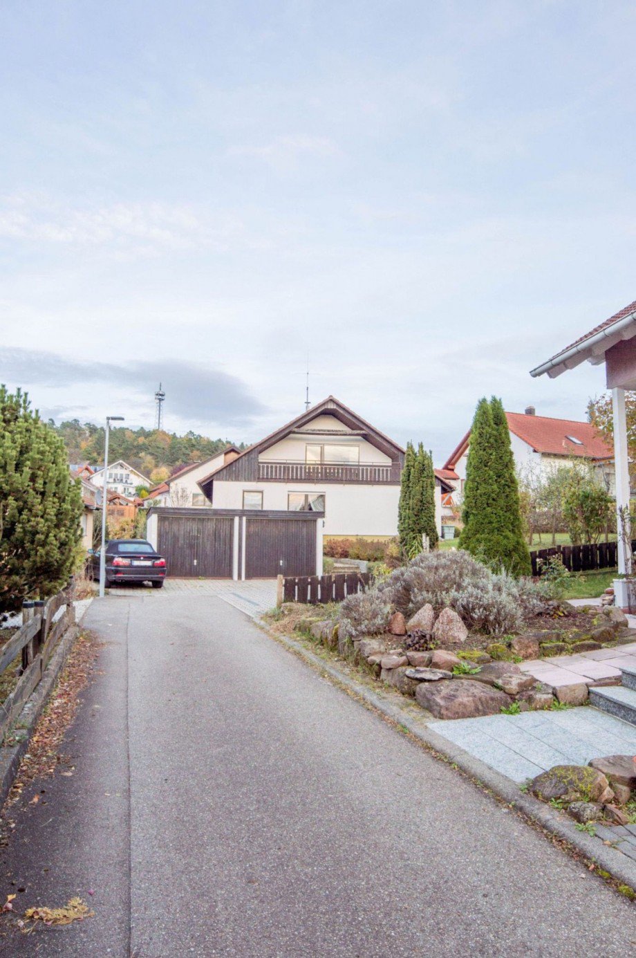 ...in Sackgasse gelegen Zweifamilienhaus Althengstett