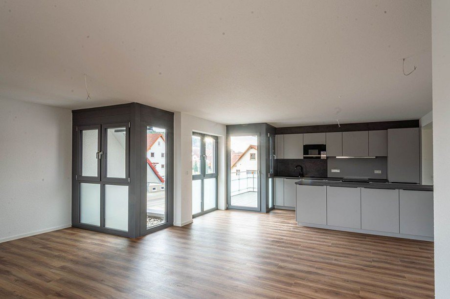 ...Glasfront u. Balkonzugang Dachgeschosswohnung Althengstett