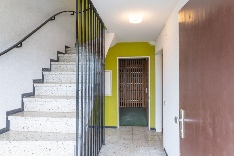 Hauseingangsbereich im Untergeschoss Zweifamilienhaus Heimsheim