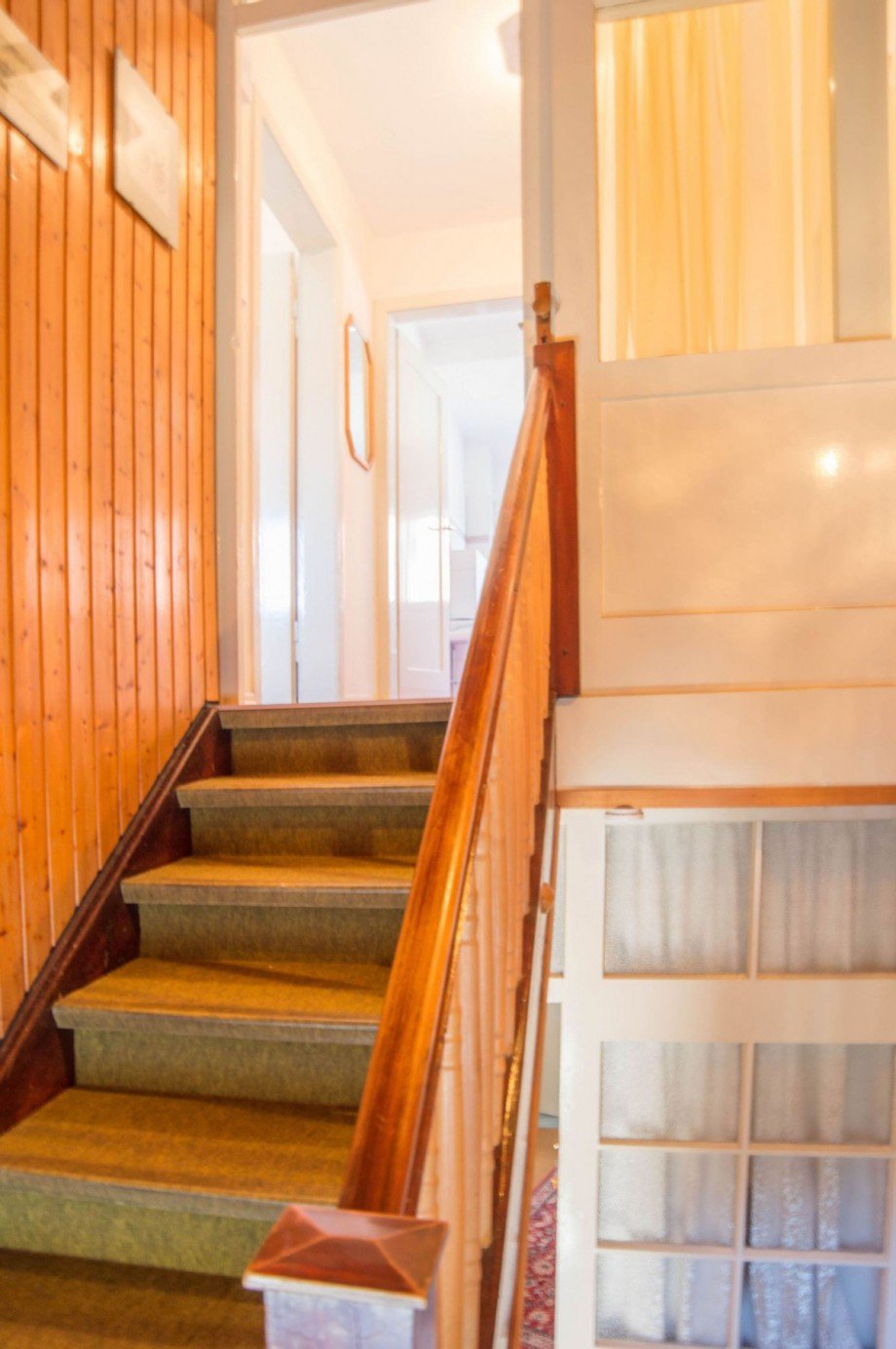 Treppenaufgang ins DG Zweifamilienhaus Althengstett