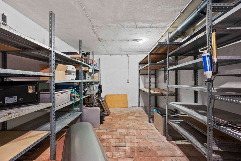 Keller Doppelhaush�lfte B�blingen