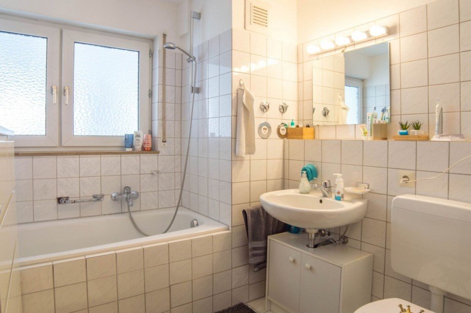 Tageslichtbad mit Wanne Erdgeschosswohnung Stuttgart