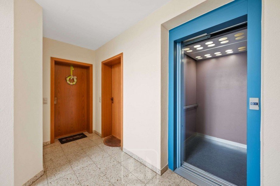Treppenhaus | Aufzug Etagenwohnung Pforzheim